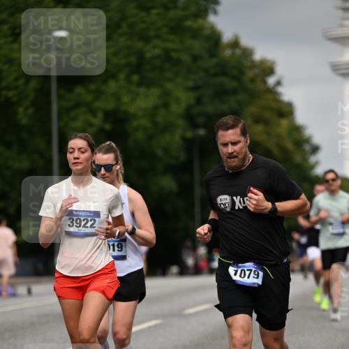 29.06.2025 - hella hamburg halbmarathon Dr. Thomas Lammeyer http://msf.ph/oto/8206846 29.06.2025 10:12:06 Kennedybrücke 1079, 1173, 1427, 2032, 3328, 3922, 4228, 4864, 5347, 5899, 6100, 7019, 7476, 9338 meine-sportfotos.de