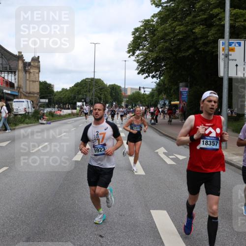 29.06.2025 - hella hamburg halbmarathon Yannick Fuchs http://msf.ph/oto/8206848 29.06.2025 10:32:14 20KM 1290, 1505, 2196, 2404, 3790, 5042, 5791, 5923, 6047, 6458, 9017, 9944, 10190, 10451, 10922, 11106, 11423, 12739, 12900, 13148, 13372, 13595, 15410, 15888, 16992, 17137, 17726, 18103, 18159, 18193, 18216, 18357, 18986 meine-sportfotos.de