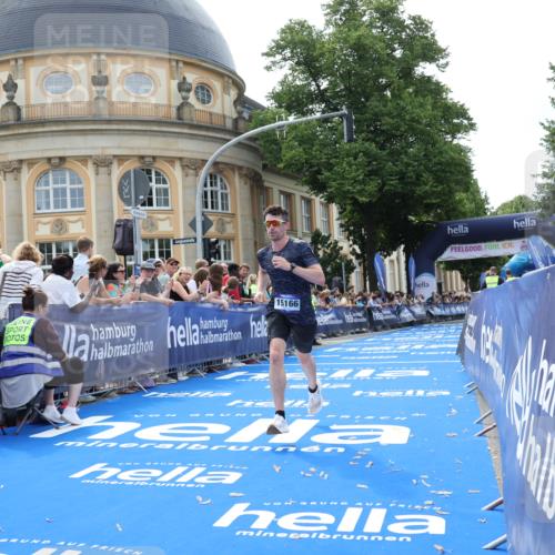 29.06.2025 - hella hamburg halbmarathon Strokosch-Dieckow http://msf.ph/oto/8206854 29.06.2025 10:17:57 Ziel 14932, 15166, 19072 meine-sportfotos.de
