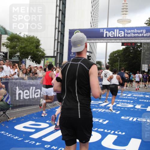 29.06.2025 - hella hamburg halbmarathon Michael Strokosch http://msf.ph/oto/8206859 29.06.2025 10:45:14 Ziel 2270, 3917, 4997, 6054, 6375, 6575, 6819, 7087, 9302, 9710, 10313, 13919, 15365, 15651, 16685, 16689, 17120, 17960, 18346, 18718 meine-sportfotos.de
