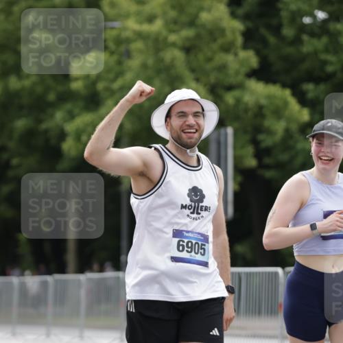 29.06.2025 - hella hamburg halbmarathon Jannik Wohlers http://msf.ph/oto/8206872 29.06.2025 10:26:05 Lombardsbrücke 1300, 4267, 4268, 4315, 4844, 6905, 7929, 8079, 8357, 8942, 12126, 13264, 14930, 15807, 17712, 18087 meine-sportfotos.de