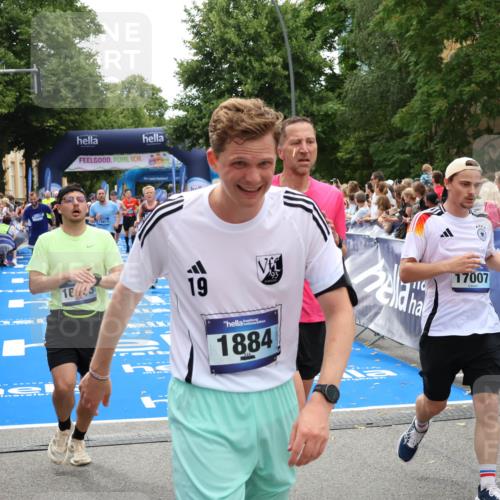29.06.2025 - hella hamburg halbmarathon Zöllner http://msf.ph/oto/8206873 29.06.2025 10:48:57 Ziel 2260, 3213, 3985, 7067, 8889, 9661, 12421, 12534, 13009, 13183, 13976, 15309, 16653, 18873 meine-sportfotos.de