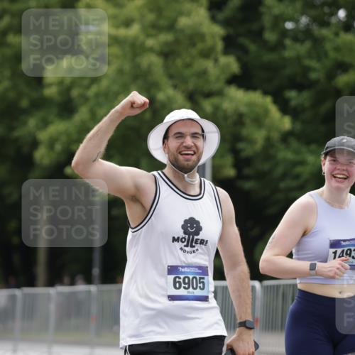 29.06.2025 - hella hamburg halbmarathon Jannik Wohlers http://msf.ph/oto/8206892 29.06.2025 10:26:05 Lombardsbrücke 1300, 4267, 4268, 4315, 4844, 6905, 7929, 8079, 8357, 8942, 12126, 13264, 14930, 15807, 17712, 18087 meine-sportfotos.de