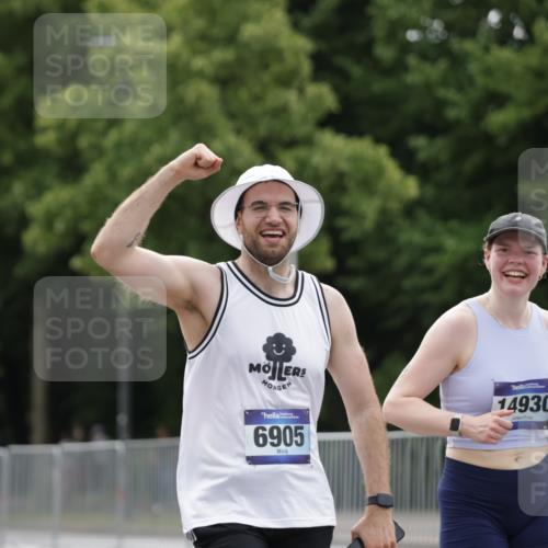 29.06.2025 - hella hamburg halbmarathon Jannik Wohlers http://msf.ph/oto/8206900 29.06.2025 10:26:05 Lombardsbrücke 1300, 4267, 4268, 4315, 4844, 6905, 7929, 8079, 8357, 8942, 12126, 13264, 14930, 15807, 17712, 18087 meine-sportfotos.de