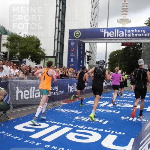 29.06.2025 - hella hamburg halbmarathon Michael Strokosch http://msf.ph/oto/8206913 29.06.2025 10:45:15 Ziel 2270, 4997, 6054, 6375, 6575, 6819, 7087, 9302, 10313, 12783, 15365, 15636, 15651, 15760, 16513, 16685, 16689, 17120, 17960, 18346, 18718 meine-sportfotos.de