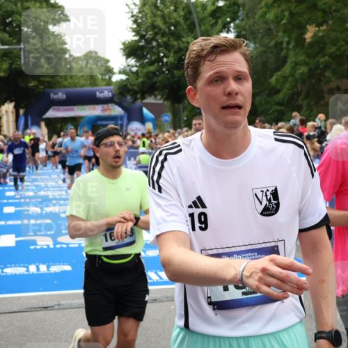 29.06.2025 - hella hamburg halbmarathon Zöllner http://msf.ph/oto/8206928 29.06.2025 10:48:57 Ziel 2260, 3213, 3985, 7067, 8889, 9661, 12421, 12534, 13009, 13183, 13976, 15309, 16653, 18873 meine-sportfotos.de