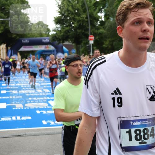 29.06.2025 - hella hamburg halbmarathon Zöllner http://msf.ph/oto/8206946 29.06.2025 10:48:58 Ziel 1381, 1452, 2260, 3213, 3985, 7067, 8889, 9661, 12421, 12534, 13009, 13183, 13976, 15309, 18873 meine-sportfotos.de