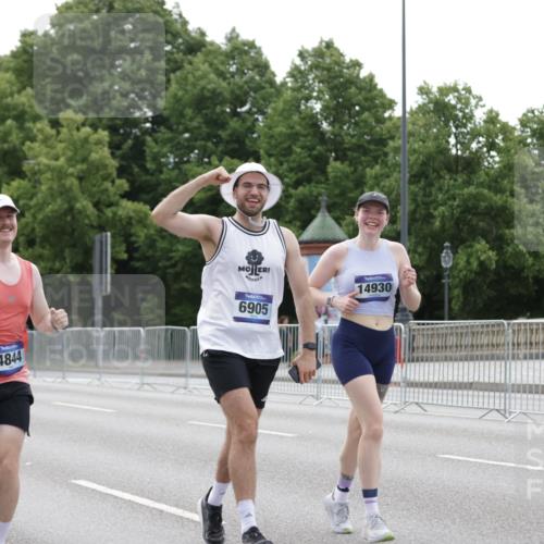 29.06.2025 - hella hamburg halbmarathon Jannik Wohlers http://msf.ph/oto/8206970 29.06.2025 10:26:06 Lombardsbrücke 1300, 2643, 4267, 4268, 4315, 4844, 6905, 7929, 8079, 8357, 8942, 11270, 12126, 13264, 14930, 15807, 17712, 18087 meine-sportfotos.de