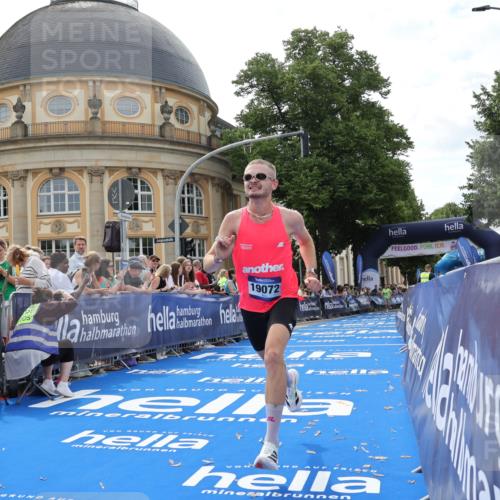 29.06.2025 - hella hamburg halbmarathon Strokosch-Dieckow http://msf.ph/oto/8206982 29.06.2025 10:18:05 Ziel 17786, 19072 meine-sportfotos.de