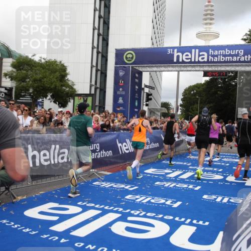 29.06.2025 - hella hamburg halbmarathon Michael Strokosch http://msf.ph/oto/8206984 29.06.2025 10:45:16 Ziel 2270, 6054, 6375, 6575, 6819, 7087, 9302, 10313, 12783, 15636, 15651, 15741, 15760, 16513, 16685, 16689, 17120, 17960, 18346, 18718 meine-sportfotos.de