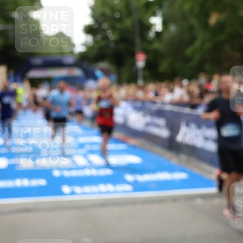 29.06.2025 - hella hamburg halbmarathon Zöllner http://msf.ph/oto/8207006 29.06.2025 10:48:59 Ziel 1381, 1452, 2260, 3213, 3985, 7067, 8889, 9661, 9695, 12421, 12534, 13009, 13183, 13688, 13976, 18873 meine-sportfotos.de