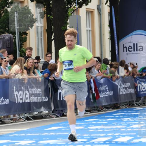 29.06.2025 - hella hamburg halbmarathon Strokosch-Dieckow http://msf.ph/oto/8207018 29.06.2025 10:18:09 Ziel 17786 meine-sportfotos.de