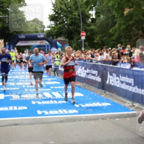29.06.2025 - hella hamburg halbmarathon Zöllner http://msf.ph/oto/8207025 29.06.2025 10:48:59 Ziel 1381, 1452, 2260, 3213, 3985, 7067, 8889, 9661, 9695, 12421, 12534, 13009, 13183, 13688, 13976, 18873 meine-sportfotos.de