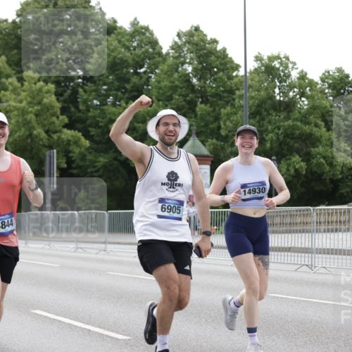29.06.2025 - hella hamburg halbmarathon Jannik Wohlers http://msf.ph/oto/8207065 29.06.2025 10:26:06 Lombardsbrücke 1300, 2643, 4267, 4268, 4315, 4844, 6905, 7929, 8079, 8357, 8942, 11270, 12126, 13264, 14930, 15807, 17712, 18087 meine-sportfotos.de