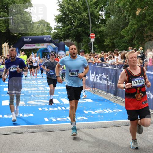 29.06.2025 - hella hamburg halbmarathon Zöllner http://msf.ph/oto/8207078 29.06.2025 10:49:00 Ziel 1381, 1452, 2260, 3213, 3985, 7067, 8821, 8889, 9661, 9695, 12421, 12534, 13009, 13183, 13688, 13976, 18873 meine-sportfotos.de