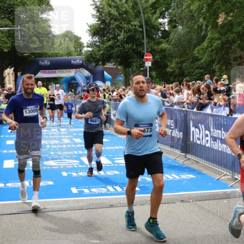 29.06.2025 - hella hamburg halbmarathon Zöllner http://msf.ph/oto/8207089 29.06.2025 10:49:01 Ziel 1381, 1452, 2260, 3213, 3985, 7067, 7297, 8821, 8889, 9661, 9695, 12534, 13009, 13183, 13688, 13976, 18873 meine-sportfotos.de