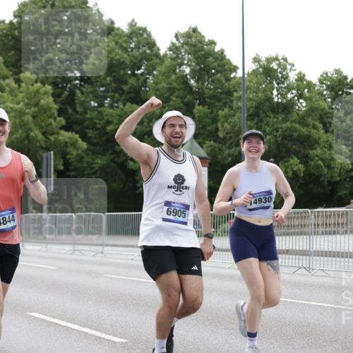 29.06.2025 - hella hamburg halbmarathon Jannik Wohlers http://msf.ph/oto/8207096 29.06.2025 10:26:06 Lombardsbrücke 1300, 2643, 4267, 4268, 4315, 4844, 6905, 7929, 8079, 8357, 8942, 11270, 12126, 13264, 14930, 15807, 17712, 18087 meine-sportfotos.de