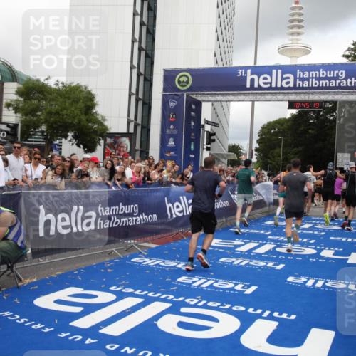 29.06.2025 - hella hamburg halbmarathon Michael Strokosch http://msf.ph/oto/8207113 29.06.2025 10:45:18 Ziel 2188, 6054, 6375, 6575, 6819, 7087, 9302, 10064, 12783, 15563, 15636, 15651, 15741, 15760, 16513, 16685, 17120, 17960, 18346, 18718 meine-sportfotos.de
