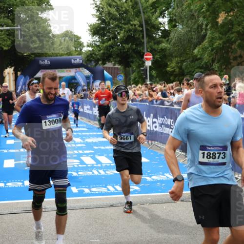 29.06.2025 - hella hamburg halbmarathon Zöllner http://msf.ph/oto/8207121 29.06.2025 10:49:01 Ziel 1381, 1452, 2260, 3213, 3985, 7067, 7297, 8821, 8889, 9661, 9695, 12534, 13009, 13183, 13688, 13976, 18873 meine-sportfotos.de