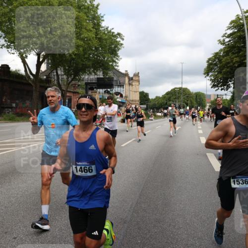 29.06.2025 - hella hamburg halbmarathon Yannick Fuchs http://msf.ph/oto/8207124 29.06.2025 10:44:56 20KM 1461, 1466, 1750, 1817, 2207, 2540, 2880, 3654, 4077, 4816, 5018, 5115, 6027, 6712, 7052, 7134, 7369, 7397, 7583, 7930, 7932, 8117, 8205, 8261, 8819, 9057, 10215, 11214, 11422, 12016, 12778, 12949, 13008, 13687, 13701, 13808, 13875, 14034, 14125, 14626, 15362, 15395, 15720, 16285, 16291, 17129, 17179, 17221, 17384, 17823, 18006, 18182, 18394, 18413, 18489 meine-sportfotos.de