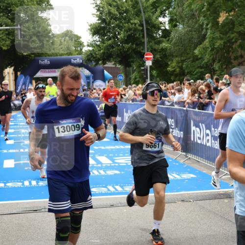 29.06.2025 - hella hamburg halbmarathon Zöllner http://msf.ph/oto/8207130 29.06.2025 10:49:02 Ziel 1381, 1452, 2260, 3213, 3985, 7067, 7297, 8302, 8821, 8889, 9661, 9695, 12534, 13183, 13688, 13976, 17632 meine-sportfotos.de