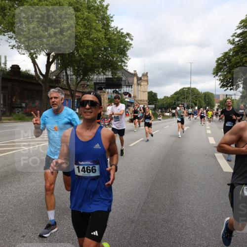 29.06.2025 - hella hamburg halbmarathon Yannick Fuchs http://msf.ph/oto/8207157 29.06.2025 10:44:56 20KM 1461, 1466, 1750, 1817, 2207, 2540, 2880, 3654, 4077, 4816, 5018, 5115, 6027, 6712, 7052, 7134, 7369, 7397, 7583, 7930, 7932, 8117, 8205, 8261, 8819, 9057, 10215, 11214, 11422, 12016, 12778, 12949, 13008, 13687, 13701, 13808, 13875, 14034, 14125, 14626, 15362, 15395, 15720, 16285, 16291, 17129, 17179, 17221, 17384, 17823, 18006, 18182, 18394, 18413, 18489 meine-sportfotos.de