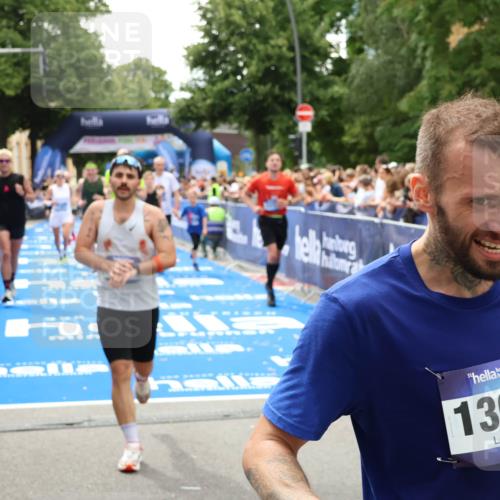 29.06.2025 - hella hamburg halbmarathon Zöllner http://msf.ph/oto/8207181 29.06.2025 10:49:03 Ziel 1381, 1452, 2260, 3213, 3985, 7067, 7297, 8302, 8821, 8889, 9695, 12534, 13183, 13614, 13688, 16627, 17632 meine-sportfotos.de