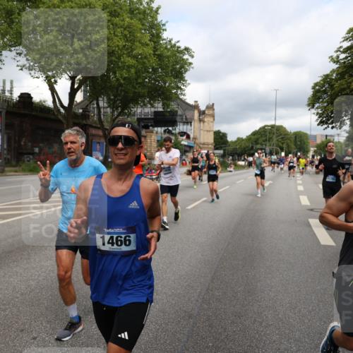 29.06.2025 - hella hamburg halbmarathon Yannick Fuchs http://msf.ph/oto/8207191 29.06.2025 10:44:56 20KM 1461, 1466, 1750, 1817, 2207, 2540, 2880, 3654, 4077, 4816, 5018, 5115, 6027, 6712, 7052, 7134, 7369, 7397, 7583, 7930, 7932, 8117, 8205, 8261, 8819, 9057, 10215, 11214, 11422, 12016, 12778, 12949, 13008, 13687, 13701, 13808, 13875, 14034, 14125, 14626, 15362, 15395, 15720, 16285, 16291, 17129, 17179, 17221, 17384, 17823, 18006, 18182, 18394, 18413, 18489 meine-sportfotos.de