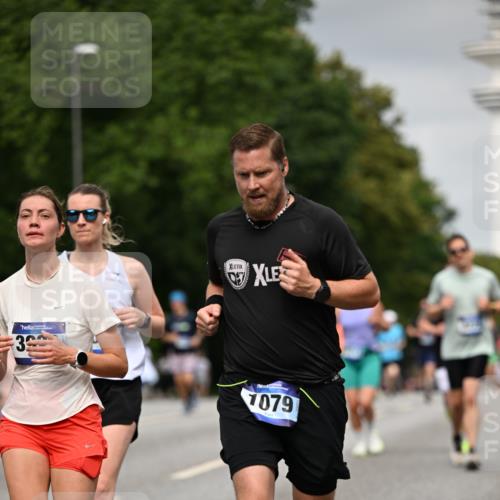 29.06.2025 - hella hamburg halbmarathon Dr. Thomas Lammeyer http://msf.ph/oto/8207202 29.06.2025 10:12:07 Kennedybrücke 1079, 1173, 1427, 2032, 3328, 3922, 4228, 4864, 5347, 5899, 6100, 7019, 7476, 9071, 9338 meine-sportfotos.de