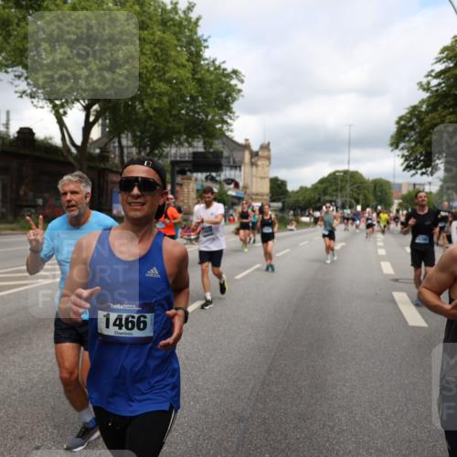 29.06.2025 - hella hamburg halbmarathon Yannick Fuchs http://msf.ph/oto/8207235 29.06.2025 10:44:56 20KM 1461, 1466, 1750, 1817, 2207, 2540, 2880, 3654, 4077, 4816, 5018, 5115, 6027, 6712, 7052, 7134, 7369, 7397, 7583, 7930, 7932, 8117, 8205, 8261, 8819, 9057, 10215, 11214, 11422, 12016, 12778, 12949, 13008, 13687, 13701, 13808, 13875, 14034, 14125, 14626, 15362, 15395, 15720, 16285, 16291, 17129, 17179, 17221, 17384, 17823, 18006, 18182, 18394, 18413, 18489 meine-sportfotos.de