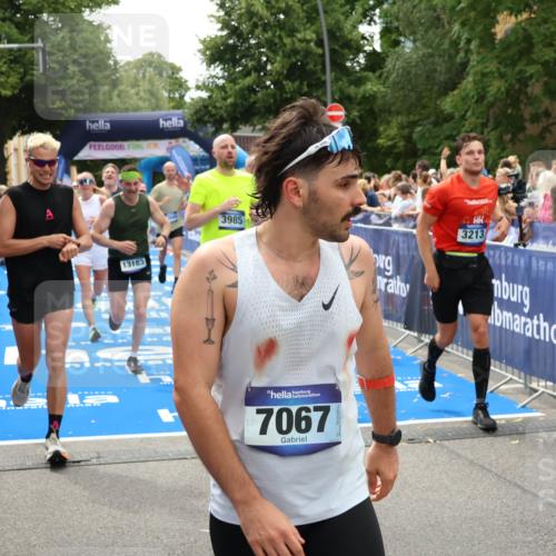 29.06.2025 - hella hamburg halbmarathon Zöllner http://msf.ph/oto/8207290 29.06.2025 10:49:05 Ziel 1381, 1452, 2260, 3213, 3985, 4847, 4890, 7297, 8302, 8821, 8889, 9695, 12534, 13183, 13614, 13688, 16627, 17632 meine-sportfotos.de