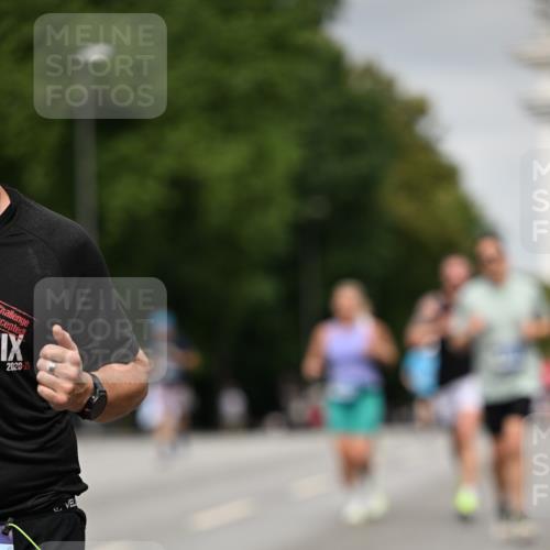 29.06.2025 - hella hamburg halbmarathon Dr. Thomas Lammeyer http://msf.ph/oto/8207295 29.06.2025 10:12:08 Kennedybrücke 1079, 1173, 1427, 2032, 3328, 3922, 4228, 4864, 5347, 6100, 7019, 7476, 9071, 9338 meine-sportfotos.de
