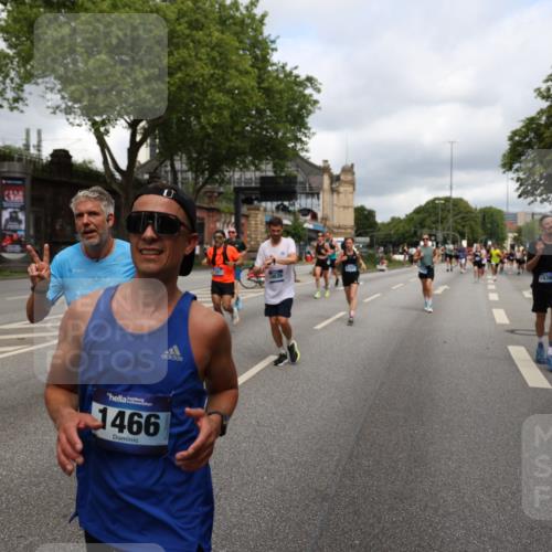 29.06.2025 - hella hamburg halbmarathon Yannick Fuchs http://msf.ph/oto/8207307 29.06.2025 10:44:56 20KM 1461, 1466, 1750, 1817, 2207, 2540, 2880, 3654, 4077, 4816, 5018, 5115, 6027, 6712, 7052, 7134, 7369, 7397, 7583, 7930, 7932, 8117, 8205, 8261, 8819, 9057, 10215, 11214, 11422, 12016, 12778, 12949, 13008, 13687, 13701, 13808, 13875, 14034, 14125, 14626, 15362, 15395, 15720, 16285, 16291, 17129, 17179, 17221, 17384, 17823, 18006, 18182, 18394, 18413, 18489 meine-sportfotos.de
