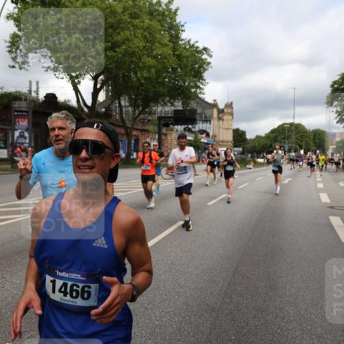 29.06.2025 - hella hamburg halbmarathon Yannick Fuchs http://msf.ph/oto/8207341 29.06.2025 10:44:56 20KM 1461, 1466, 1750, 1817, 2207, 2540, 2880, 3654, 4077, 4816, 5018, 5115, 6027, 6712, 7052, 7134, 7369, 7397, 7583, 7930, 7932, 8117, 8205, 8261, 8819, 9057, 10215, 11214, 11422, 12016, 12778, 12949, 13008, 13687, 13701, 13808, 13875, 14034, 14125, 14626, 15362, 15395, 15720, 16285, 16291, 17129, 17179, 17221, 17384, 17823, 18006, 18182, 18394, 18413, 18489 meine-sportfotos.de