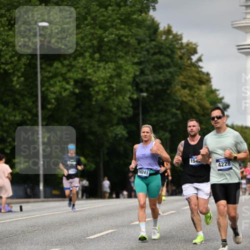 29.06.2025 - hella hamburg halbmarathon Dr. Thomas Lammeyer http://msf.ph/oto/8207346 29.06.2025 10:12:09 Kennedybrücke 1079, 1173, 1427, 2032, 3328, 3922, 4228, 4864, 5347, 6100, 7019, 7476, 9071, 9338 meine-sportfotos.de