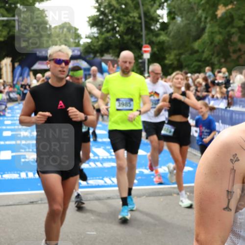 29.06.2025 - hella hamburg halbmarathon Zöllner http://msf.ph/oto/8207360 29.06.2025 10:49:06 Ziel 1381, 1452, 2260, 3985, 4832, 4847, 4890, 7297, 8302, 8821, 8889, 9695, 13183, 13614, 13688, 16627, 17632 meine-sportfotos.de