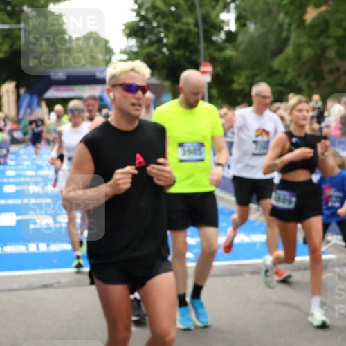 29.06.2025 - hella hamburg halbmarathon Zöllner http://msf.ph/oto/8207371 29.06.2025 10:49:06 Ziel 1381, 1452, 2260, 3985, 4832, 4847, 4890, 7297, 8302, 8821, 8889, 9695, 13183, 13614, 13688, 16627, 17632 meine-sportfotos.de