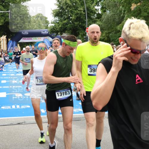 29.06.2025 - hella hamburg halbmarathon Zöllner http://msf.ph/oto/8207410 29.06.2025 10:49:07 Ziel 1381, 1452, 4832, 4847, 4890, 7297, 8302, 8821, 9695, 13614, 13688, 16627, 17173, 17632, 18598 meine-sportfotos.de