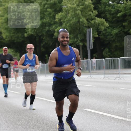 29.06.2025 - hella hamburg halbmarathon Jannik Wohlers http://msf.ph/oto/8207415 29.06.2025 10:26:08 Lombardsbrücke 1300, 2643, 4844, 6905, 7929, 8079, 8357, 8942, 11270, 12126, 13264, 14930, 15807, 16788, 17300, 17675, 17712, 18087 meine-sportfotos.de