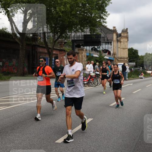 29.06.2025 - hella hamburg halbmarathon Yannick Fuchs http://msf.ph/oto/8207487 29.06.2025 10:44:56 20KM 1461, 1466, 1750, 1817, 2207, 2540, 2880, 3654, 4077, 4816, 5018, 5115, 6027, 6712, 7052, 7134, 7369, 7397, 7583, 7930, 7932, 8117, 8205, 8261, 8819, 9057, 10215, 11214, 11422, 12016, 12778, 12949, 13008, 13687, 13701, 13808, 13875, 14034, 14125, 14626, 15362, 15395, 15720, 16285, 16291, 17129, 17179, 17221, 17384, 17823, 18006, 18182, 18394, 18413, 18489 meine-sportfotos.de