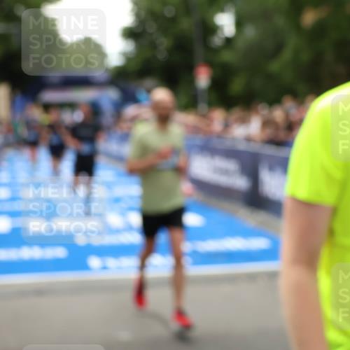 29.06.2025 - hella hamburg halbmarathon Zöllner http://msf.ph/oto/8207503 29.06.2025 10:49:09 Ziel 4832, 4847, 4890, 6389, 7297, 8302, 8821, 10184, 13614, 16414, 16627, 17173, 17632, 18598, 18842 meine-sportfotos.de