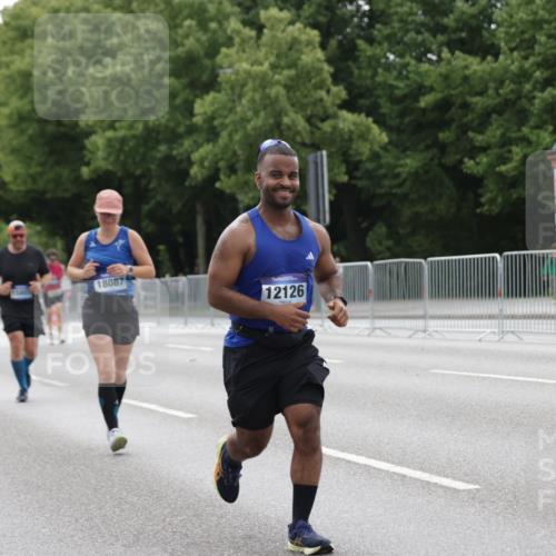 29.06.2025 - hella hamburg halbmarathon Jannik Wohlers http://msf.ph/oto/8207510 29.06.2025 10:26:08 Lombardsbrücke 1300, 2643, 4844, 6905, 7929, 8079, 8357, 8942, 11270, 12126, 13264, 14930, 15807, 16788, 17300, 17675, 17712, 18087 meine-sportfotos.de