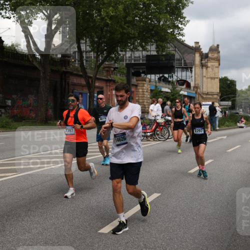 29.06.2025 - hella hamburg halbmarathon Yannick Fuchs http://msf.ph/oto/8207515 29.06.2025 10:44:57 20KM 1461, 1466, 1750, 1817, 2207, 2411, 2540, 2880, 3654, 4077, 4816, 5018, 5115, 6027, 6712, 7052, 7134, 7369, 7397, 7583, 7930, 7932, 8117, 8205, 8261, 8819, 9057, 10215, 11214, 11422, 12016, 12778, 12949, 13687, 13701, 13808, 13875, 14034, 14125, 14626, 15362, 15395, 15720, 16285, 16291, 17129, 17179, 17221, 17823, 18006, 18182, 18394, 18413, 18489 meine-sportfotos.de