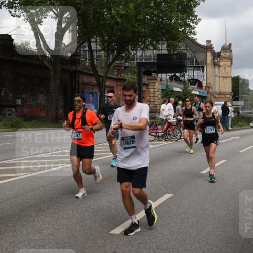 29.06.2025 - hella hamburg halbmarathon Yannick Fuchs http://msf.ph/oto/8207548 29.06.2025 10:44:57 20KM 1461, 1466, 1750, 1817, 2207, 2411, 2540, 2880, 3654, 4077, 4816, 5018, 5115, 6027, 6712, 7052, 7134, 7369, 7397, 7583, 7930, 7932, 8117, 8205, 8261, 8819, 9057, 10215, 11214, 11422, 12016, 12778, 12949, 13687, 13701, 13808, 13875, 14034, 14125, 14626, 15362, 15395, 15720, 16285, 16291, 17129, 17179, 17221, 17823, 18006, 18182, 18394, 18413, 18489 meine-sportfotos.de