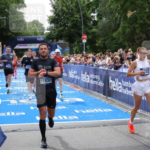 29.06.2025 - hella hamburg halbmarathon Zöllner http://msf.ph/oto/8207554 29.06.2025 10:49:10 Ziel 4832, 4847, 4890, 6389, 7297, 8302, 10184, 13614, 15523, 16414, 16627, 16731, 17173, 17632, 18598, 18842 meine-sportfotos.de
