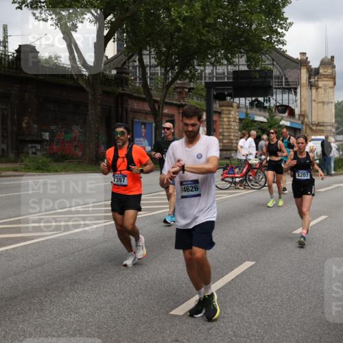 29.06.2025 - hella hamburg halbmarathon Yannick Fuchs http://msf.ph/oto/8207585 29.06.2025 10:44:57 20KM 1461, 1466, 1750, 1817, 2207, 2411, 2540, 2880, 3654, 4077, 4816, 5018, 5115, 6027, 6712, 7052, 7134, 7369, 7397, 7583, 7930, 7932, 8117, 8205, 8261, 8819, 9057, 10215, 11214, 11422, 12016, 12778, 12949, 13687, 13701, 13808, 13875, 14034, 14125, 14626, 15362, 15395, 15720, 16285, 16291, 17129, 17179, 17221, 17823, 18006, 18182, 18394, 18413, 18489 meine-sportfotos.de