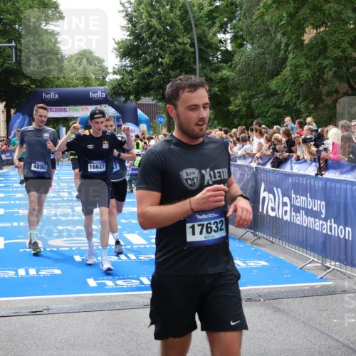 29.06.2025 - hella hamburg halbmarathon Zöllner http://msf.ph/oto/8207616 29.06.2025 10:49:11 Ziel 4832, 4847, 4890, 6389, 8302, 10184, 13614, 15523, 16414, 16627, 16731, 17173, 17632, 18598, 18842 meine-sportfotos.de