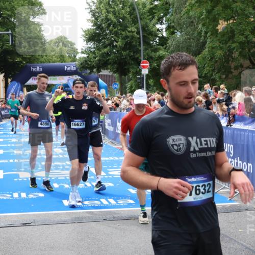 29.06.2025 - hella hamburg halbmarathon Zöllner http://msf.ph/oto/8207626 29.06.2025 10:49:12 Ziel 2013, 4832, 4847, 4890, 6389, 10184, 13614, 15523, 16414, 16627, 16731, 17173, 18598, 18842 meine-sportfotos.de