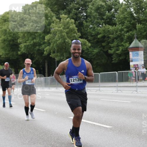 29.06.2025 - hella hamburg halbmarathon Jannik Wohlers http://msf.ph/oto/8207635 29.06.2025 10:26:09 Lombardsbrücke 1300, 2643, 4844, 6905, 7929, 8079, 8357, 8942, 9186, 11270, 12126, 13264, 14930, 15807, 16788, 17300, 17675, 18074, 18087 meine-sportfotos.de