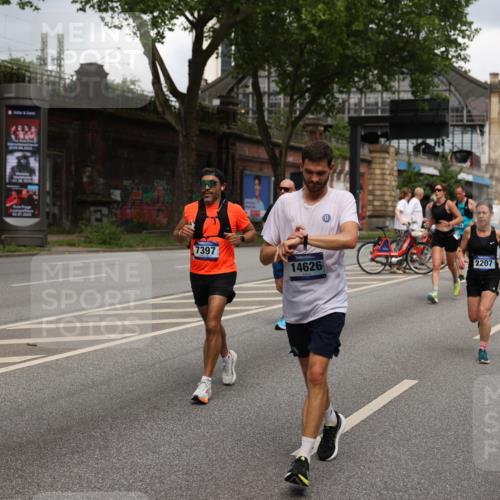 29.06.2025 - hella hamburg halbmarathon Yannick Fuchs http://msf.ph/oto/8207655 29.06.2025 10:44:57 20KM 1461, 1466, 1750, 1817, 2207, 2411, 2540, 2880, 3654, 4077, 4816, 5018, 5115, 6027, 6712, 7052, 7134, 7369, 7397, 7583, 7930, 7932, 8117, 8205, 8261, 8819, 9057, 10215, 11214, 11422, 12016, 12778, 12949, 13687, 13701, 13808, 13875, 14034, 14125, 14626, 15362, 15395, 15720, 16285, 16291, 17129, 17179, 17221, 17823, 18006, 18182, 18394, 18413, 18489 meine-sportfotos.de